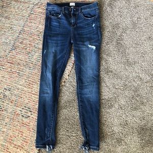 Ankle cut skinny jeans distressed